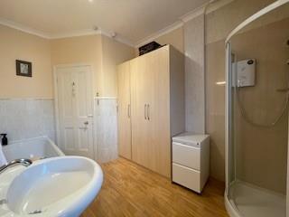 Bathroom 2.jpg
