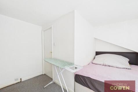 CAM03358G0-PR0203-STILL012.jpg