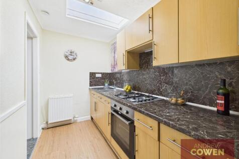 CAM05382G0-PR0036-STILL015.jpg