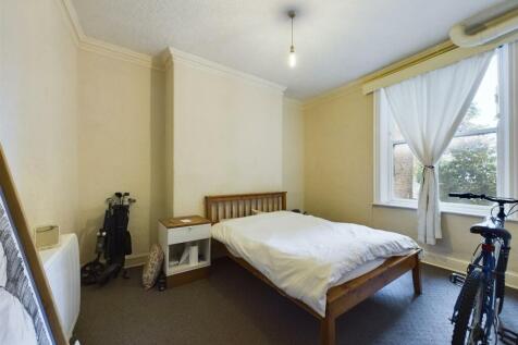 CAM03358G0-PR0127-STILL034.jpg