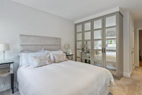 Principal bedroom