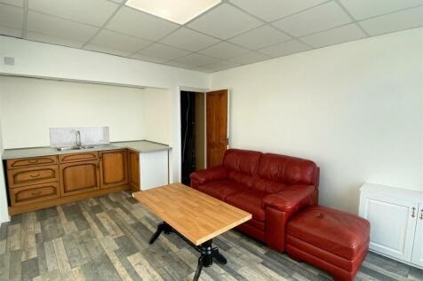 Kitchen / Lounge