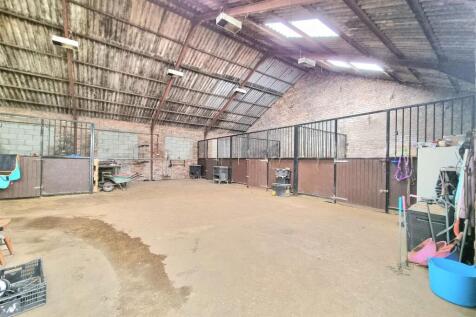 Barn with 6 Stables