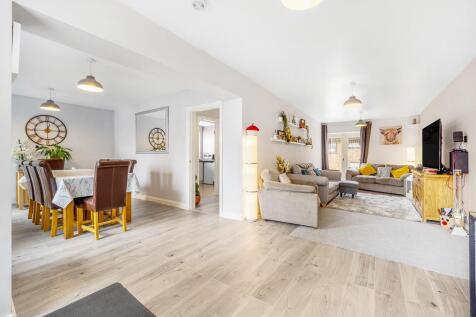 Entrance Hall/Lounge