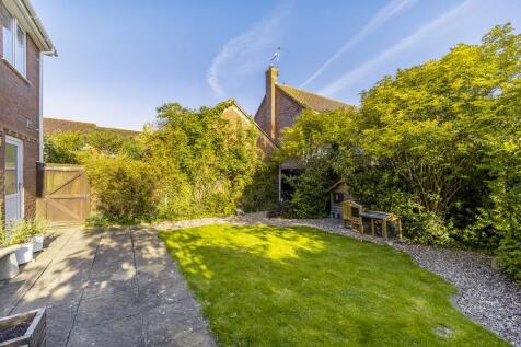 3 Russell Drive (Cowbit)-11.jpg
