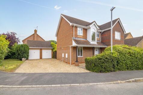 3 Russel Drive (Spalding)-2.jpg