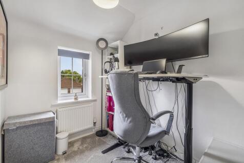 Bedroom 5/Study