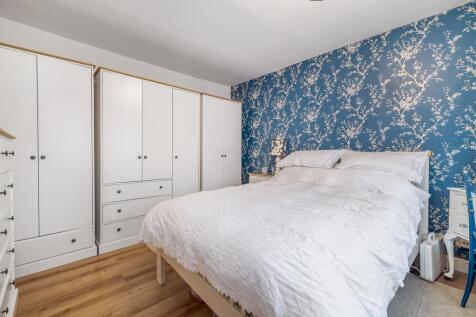 Lounge/Bedroom 1