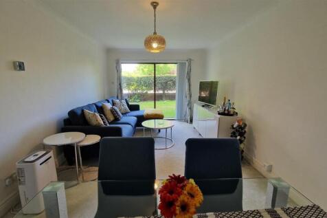 Lounge 2.jpg