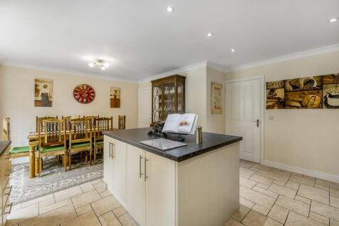 8 Carisbrooke Way (Weston Hills)-28.jpg