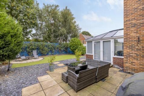 8 Carisbrooke Way (Weston Hills)-12.jpg
