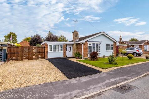 8 Glen Gardens (Surfleet)-5.jpg