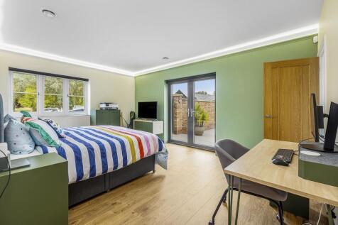 Bedroom 2/Office