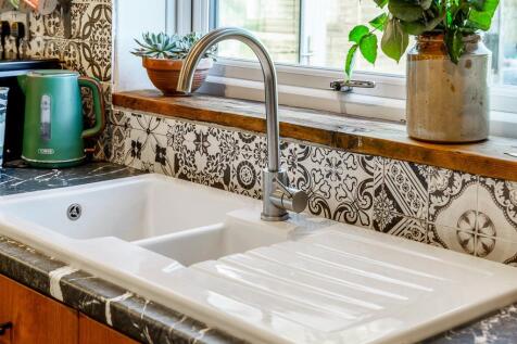 58 Austendike Road (Weston Hills)-21.jpg