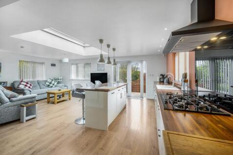 Open Plan Kitchen/Dining Area
