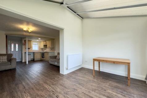 Conservatory to Lounge