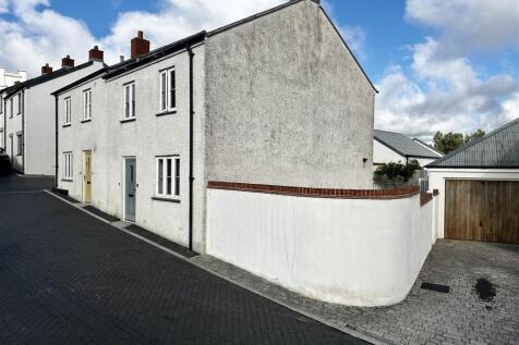 External side garage and parking