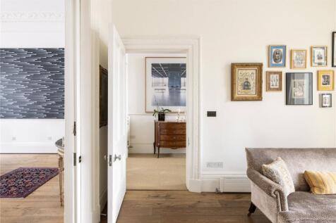 Sitting/Dining Room