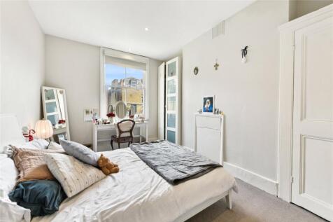 Bedroom (Upper M)