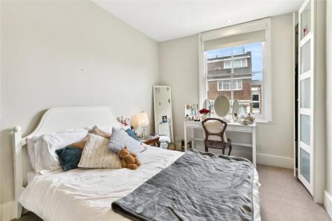 Bedroom (Upper M)