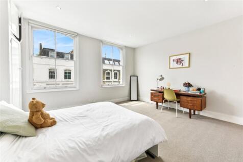 Bedroom (Upper M)