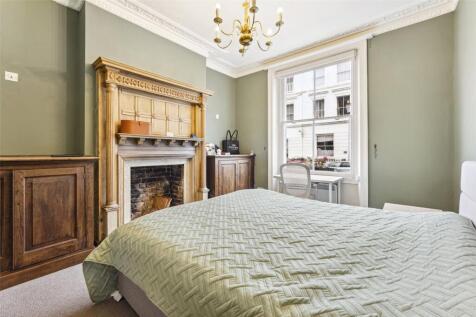 Bedroom (Lower M)