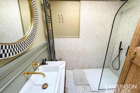 Bathroom 2.jpg