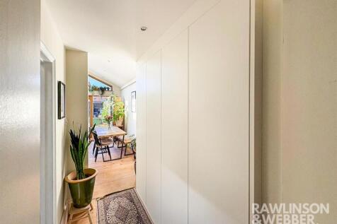 Hallway 1.jpg