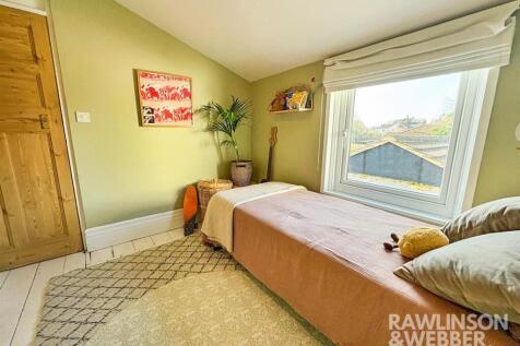2nd bedroom 1.jpg