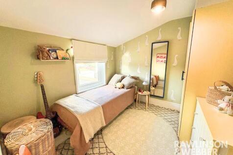 2nd bedroom 1.jpg