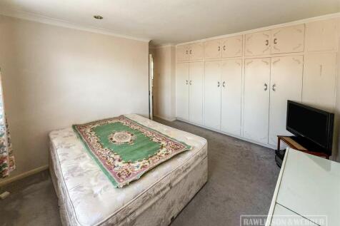 Main bedroom 2.jpg