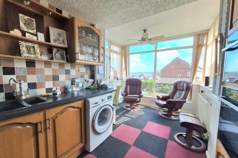 Extended Breakfasting Kitchen