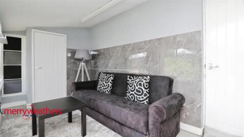 Garage / Day Room