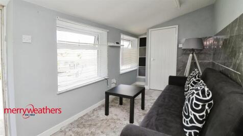 Garage / Day Room