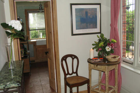 Flat 2 Queens  Rd...