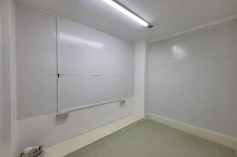 Vacant Treatment Room.jpeg