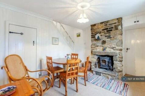 Alternate angle, dining room.