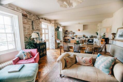 2. airbnb lounge diner10.jpg
