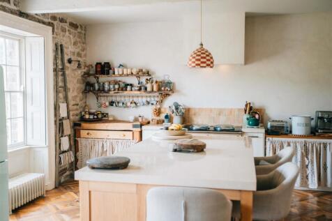 3. airbnb kitchen3.jpg