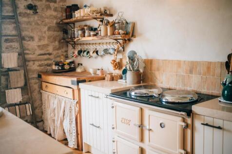 3. airbnb kitchen10.jpg