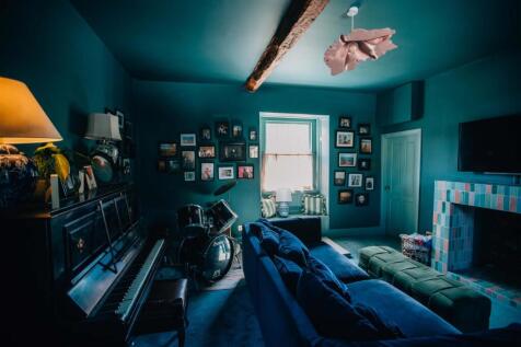 4. airbnb snug1.jpg