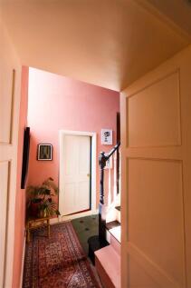 5. airbnb hallway3.jpg