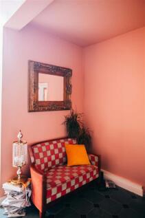 5. airbnb hallway5.jpg
