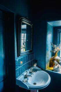 6. airbnb downstairs loo1.jpg