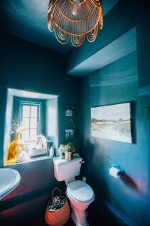 6. airbnb downstairs loo3.jpg
