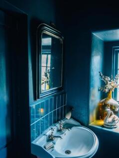 6. airbnb downstairs loo4.jpg
