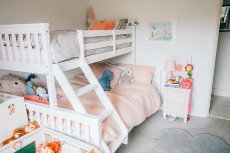 9. airbnb kids rooms 1.jpg