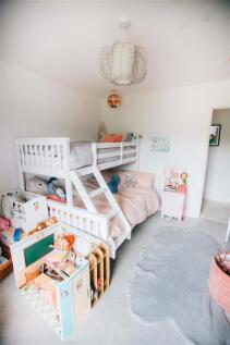 9. airbnb kids rooms 6.jpg