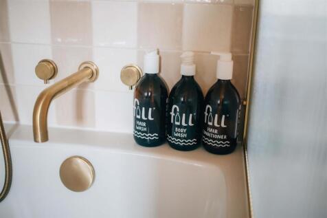10. airbnb bathroom 2.jpg