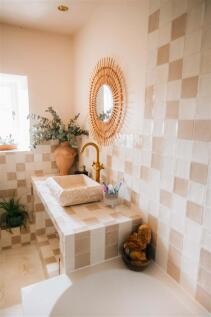 10. airbnb bathroom 9.jpg